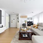 Home2book Elegance Center